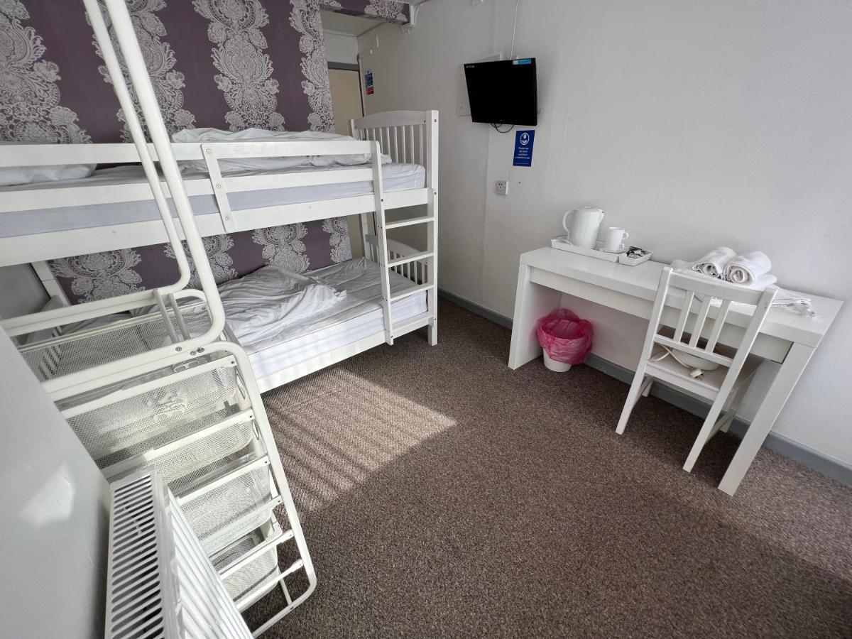 Arnies Hotel - Blackpool — Photos 2