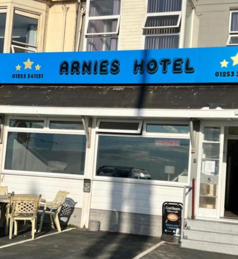 Arnies Hotel - Blackpool — Photos 1
